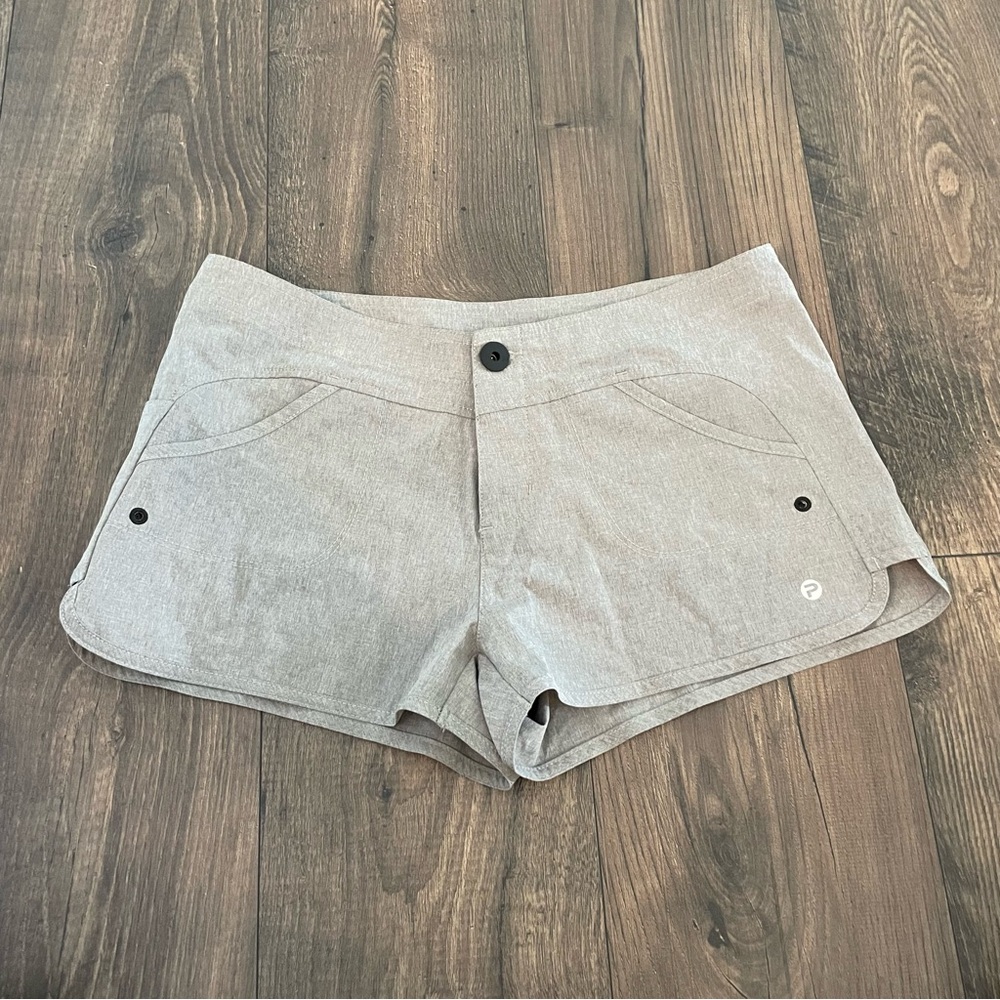 Pelagic Women Deep Sea Hybrid Shorts Size 4 in Gray